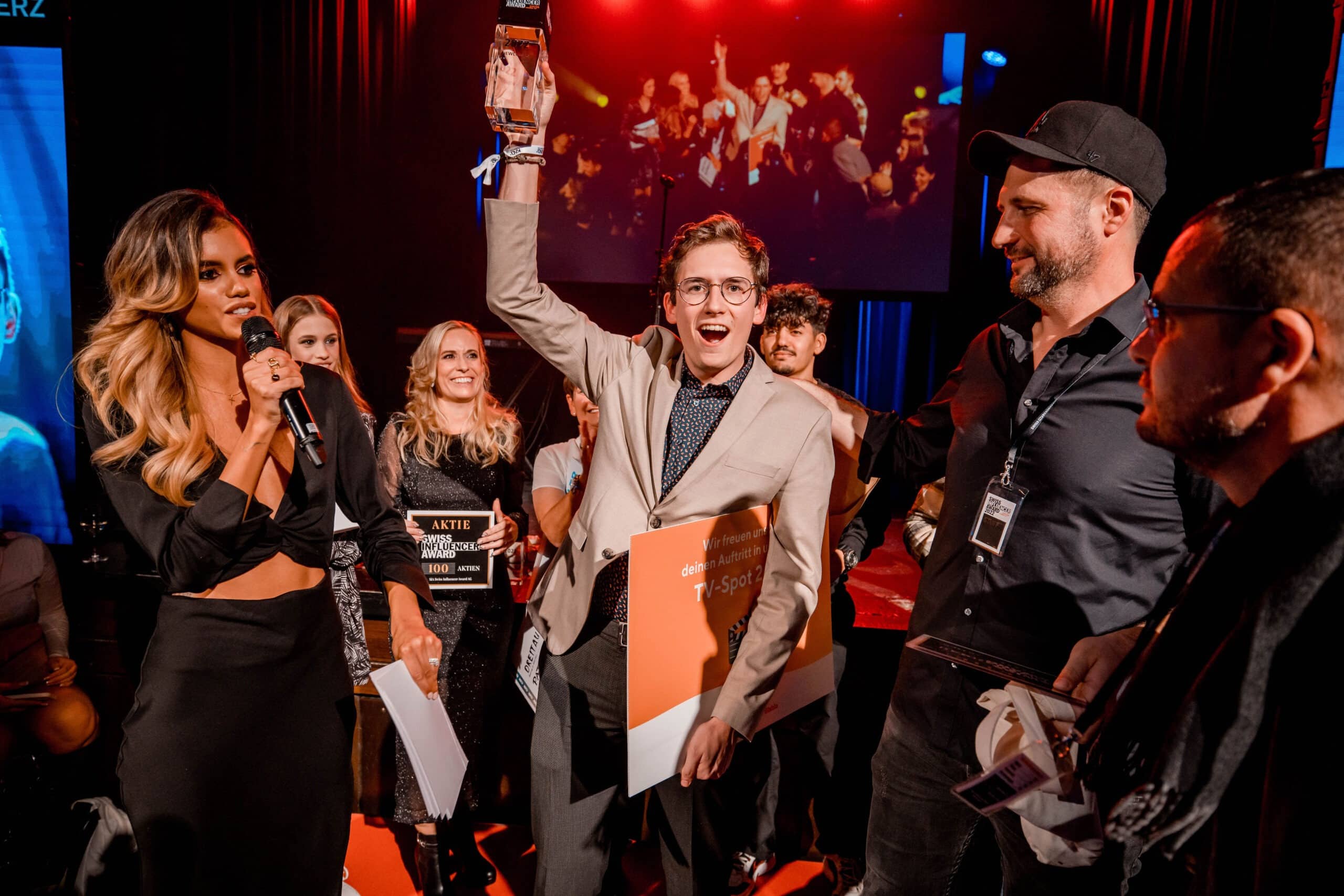 Smiles letztjähriger Gewinner des Auftritts im nationalen TV-Spot Patrick Scherz.