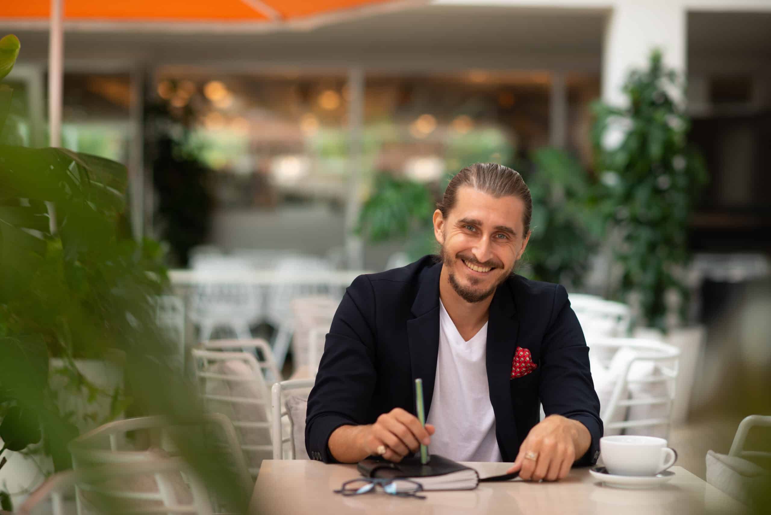 Vom Chaos bei der Schadenbearbeitung zur Klarheit: Interview mit Artem Gonchakov, CEO von Simplifai.