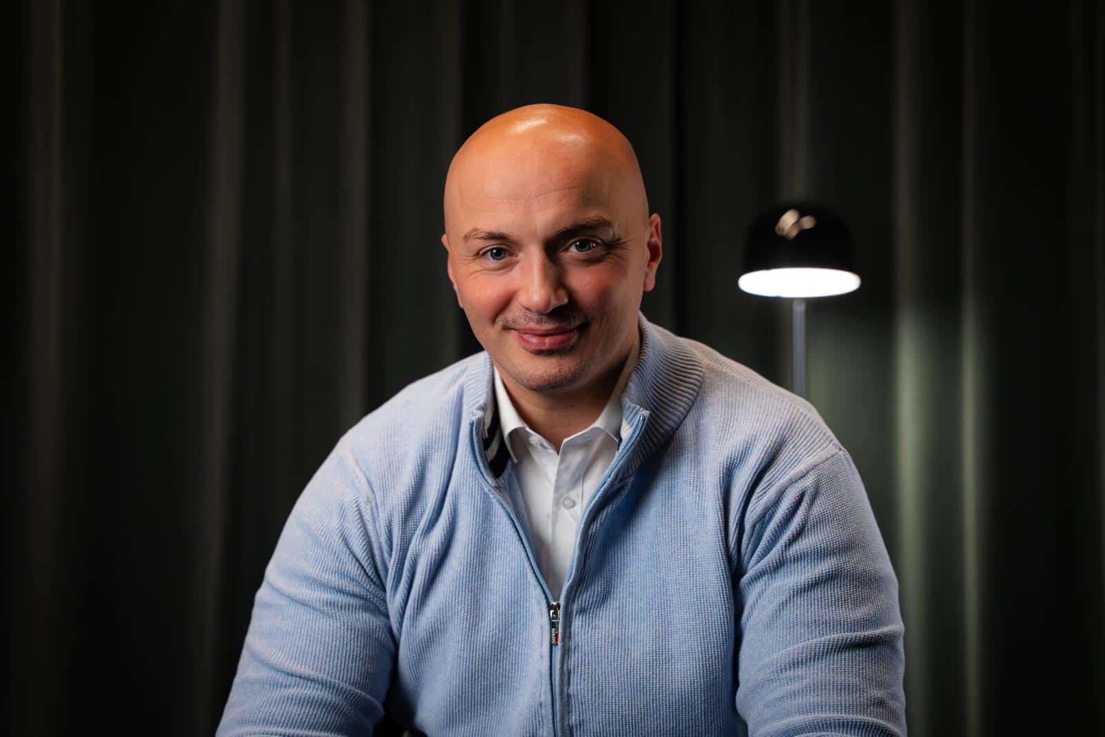 Vom Bauzeichner zum Hypothekarspezialisten: Asmir Imeri im Gespräch mit thebrokernews.