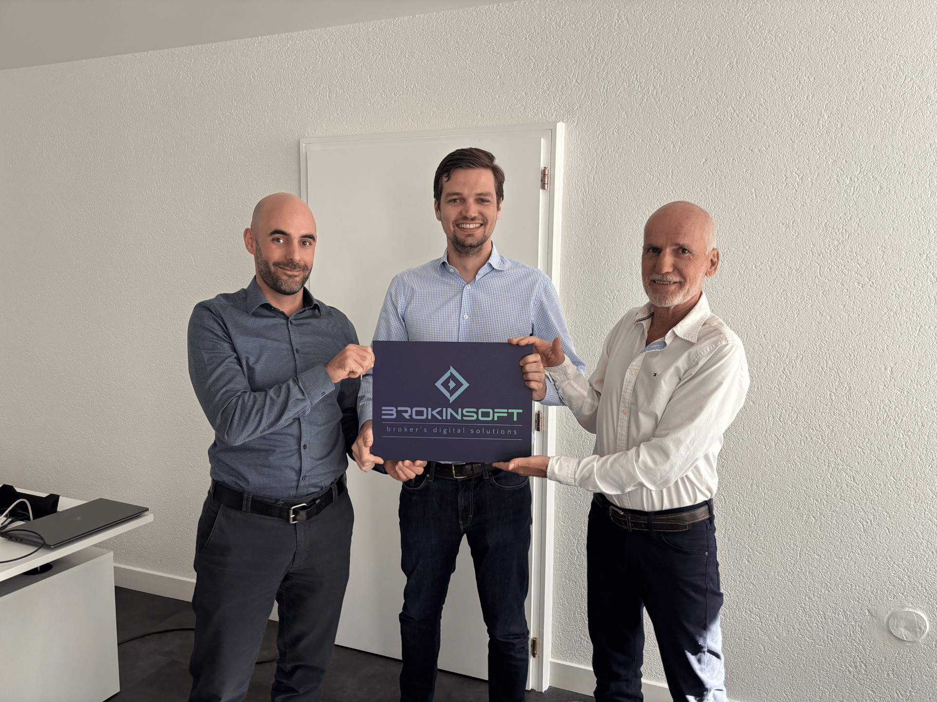 Marché suisse des logiciels de courtage:- Une nouvelle alliance mise sur l'IA. De gauche à droite : Tifaine Chappot, Peter Nessensohn, Dominique Chappot.