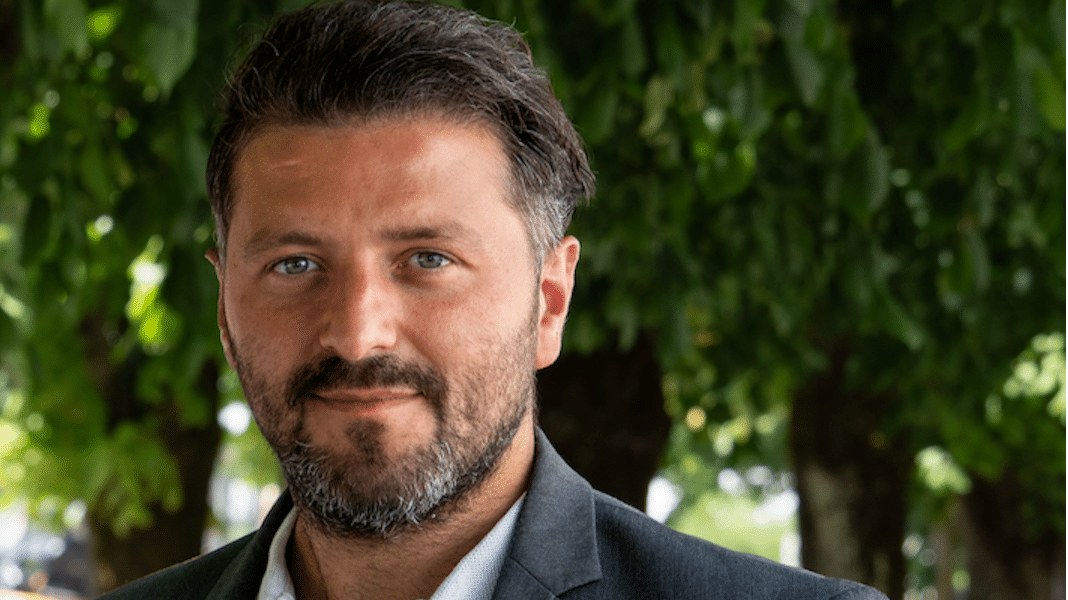 «Wir glauben nicht, dass Vertrauen durch einen Vertragsabschluss entsteht. Vertrauen entsteht durch die Begleitung danach. Genau dort möchten wir den Unterschied machen,» sagt Gürkan Kuyu.