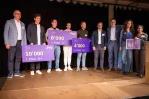 Die Gewinnerinnen und Gewinner der Swiss Sustainability Challenge 2026 mit Regierungsrat Kaspar Sutter und Peter Kappeler, CEO der Pax.